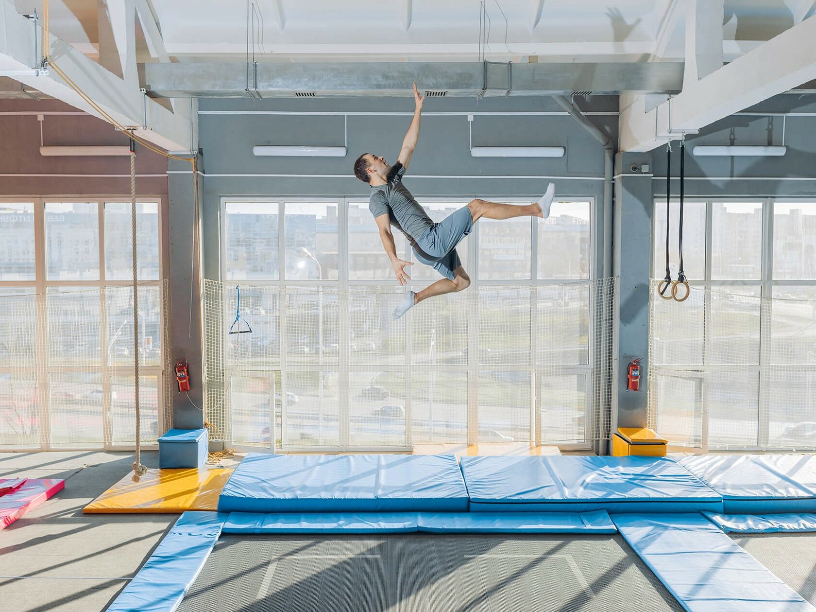 фото нанесения макияжа на лицо девушки 