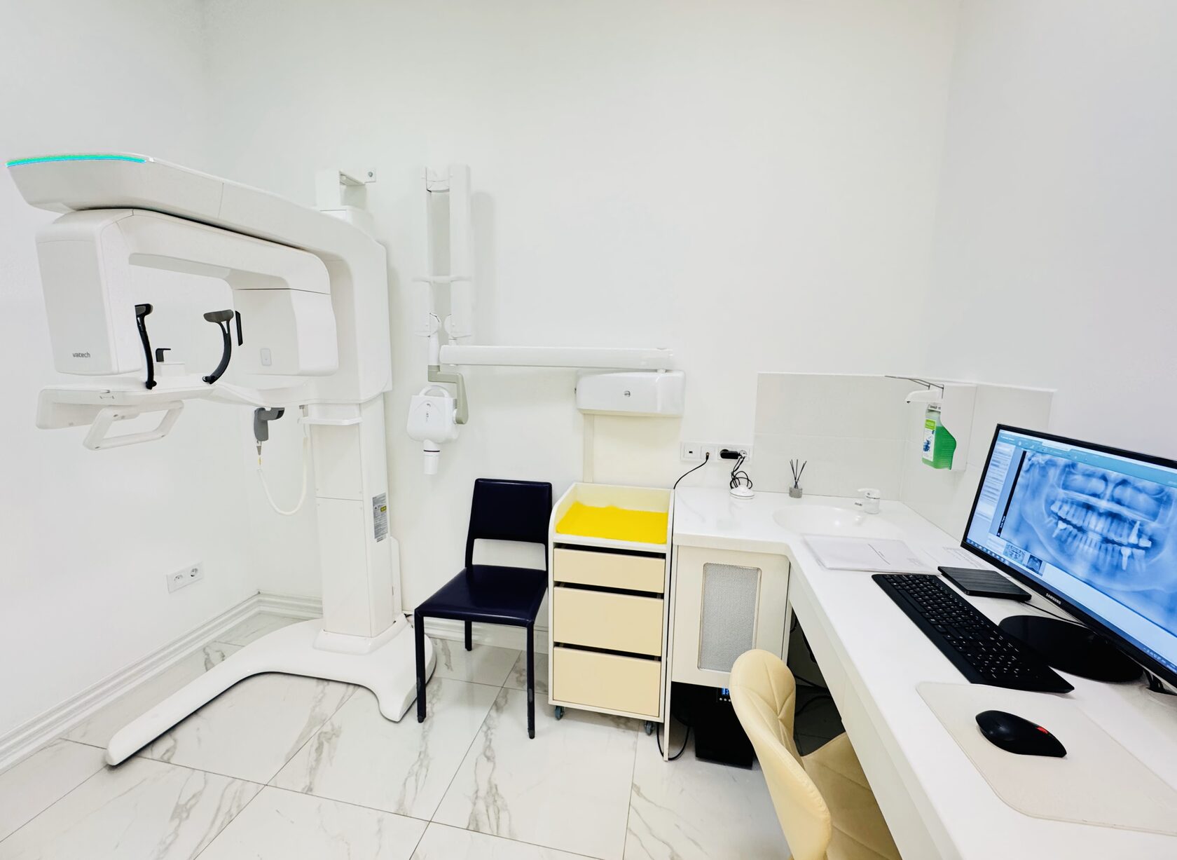 Зона ожидания клиники LAV Dental Clinic
