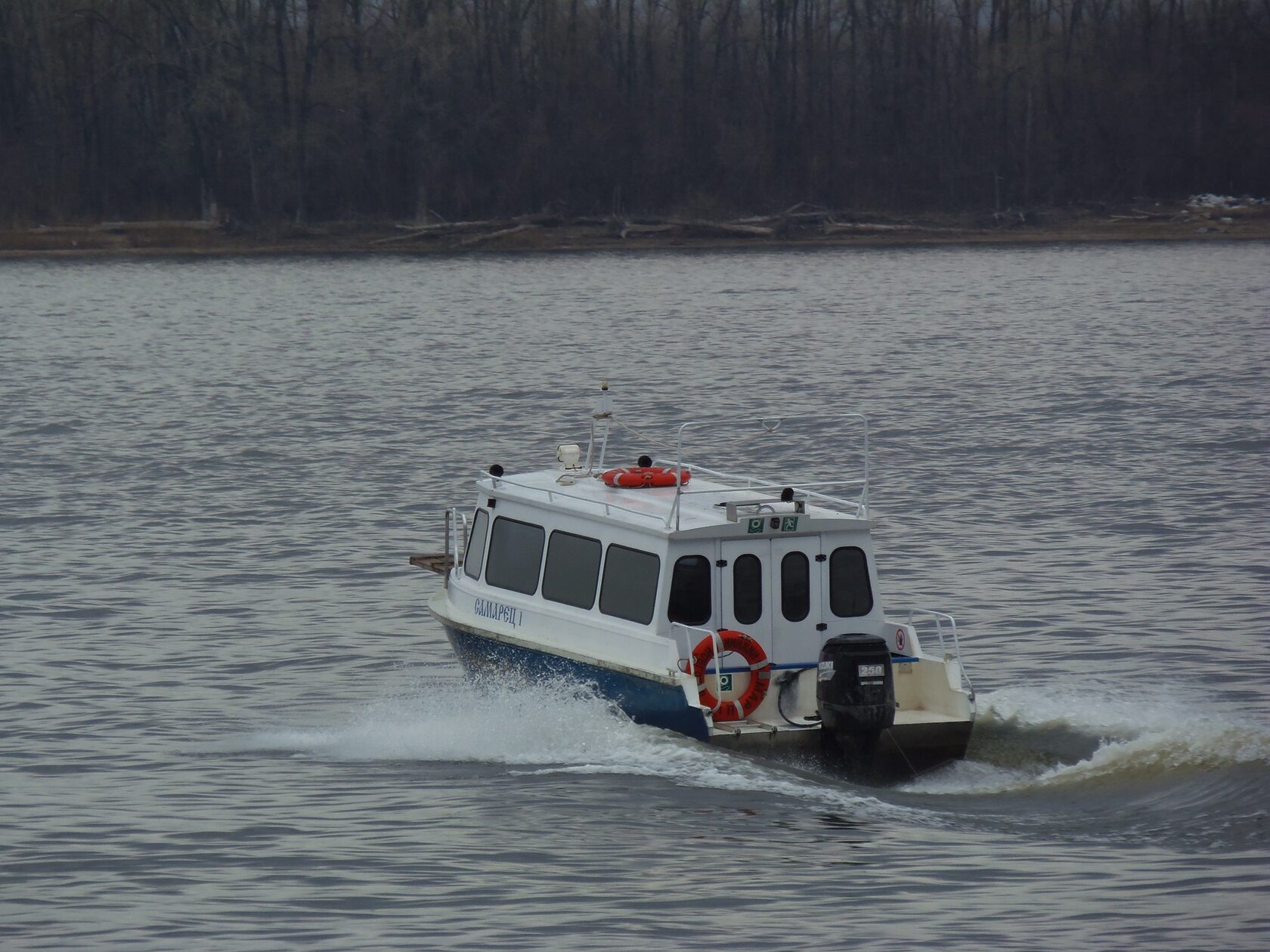 Воздушная подушка переправа самара рождествено. Пристань рождествено самара. Паромная переправа самара. Паром на волге. Паром зимой.