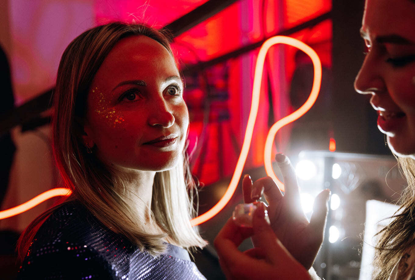 Безопасные блёстки для лица от Glitter Things Beauty