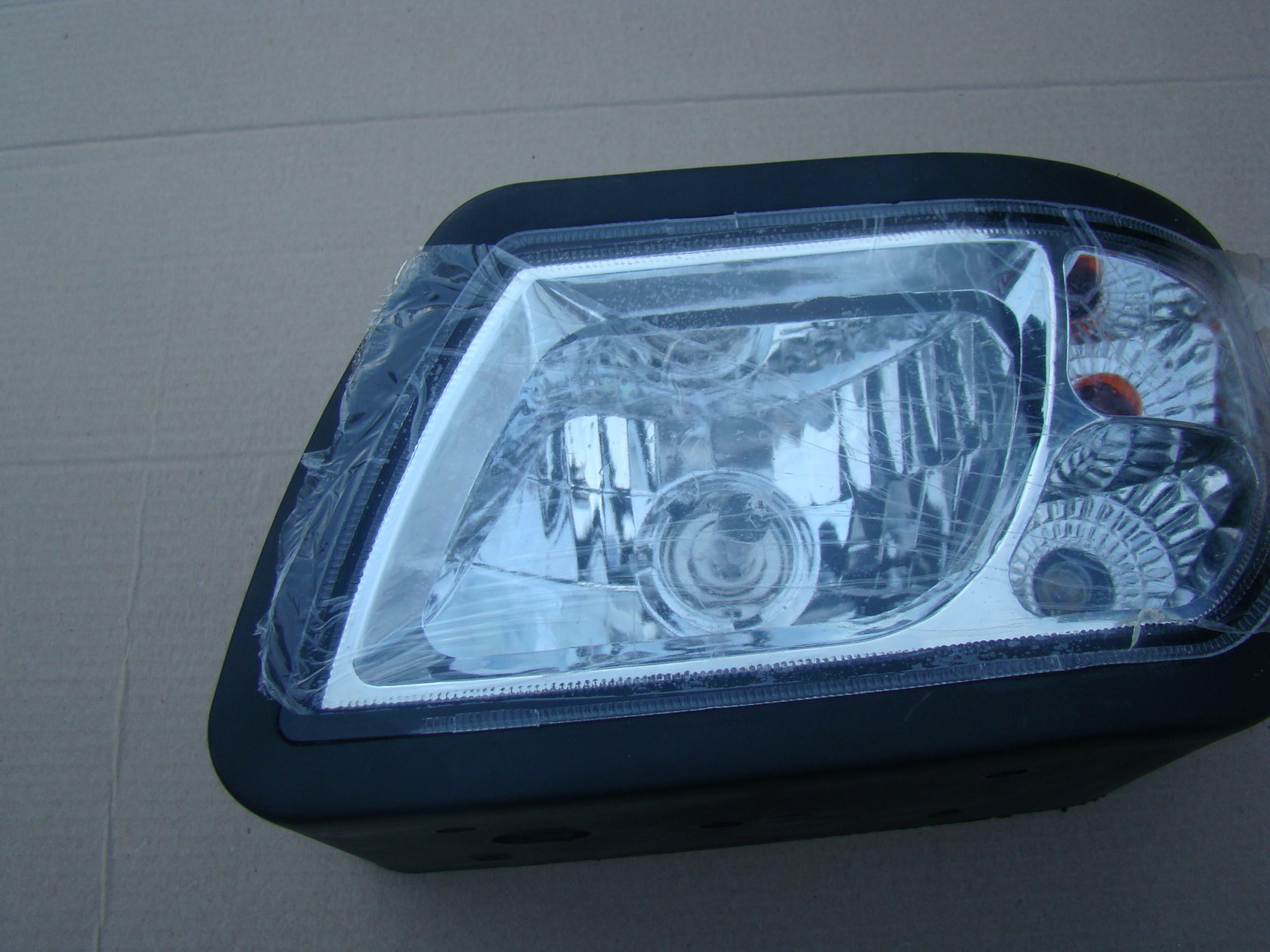 Фара передняя, левая, правая