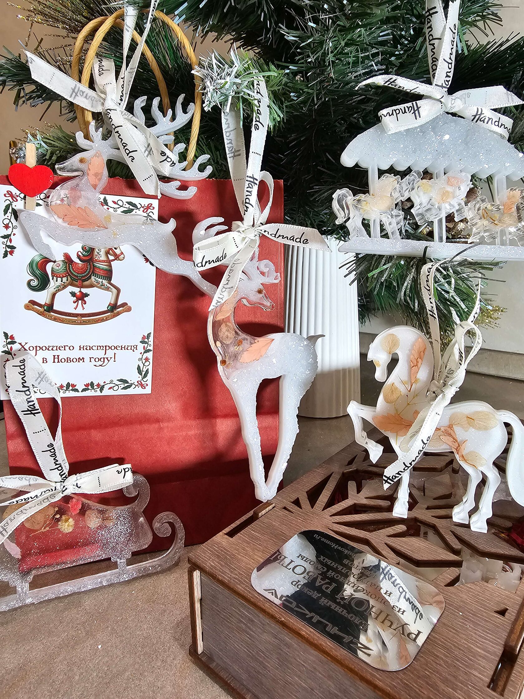 Новогодние игрушки из эпоксидной смолы