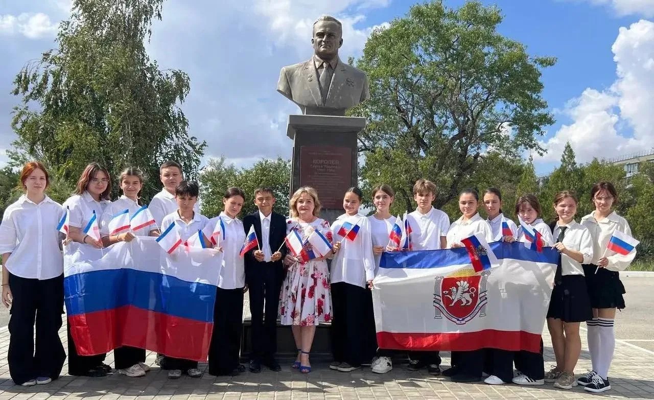 Земский учитель 2026 программа привлечения педагогов в села миллион рублей подъемные национальный проект Молодежь и дети