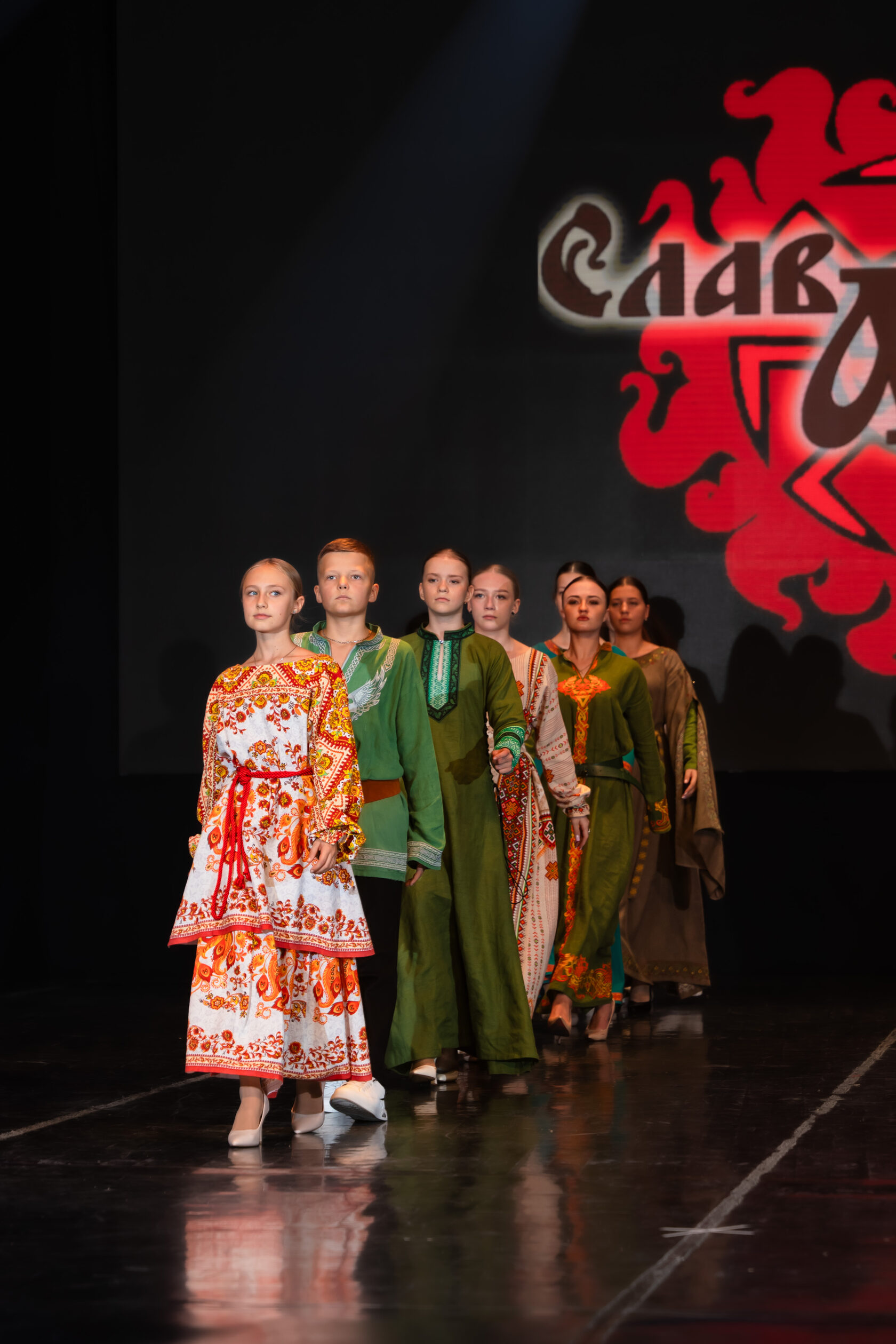 славянский кавказ, мода славян, русская мода, показ славянских платьев, показ славянской моды, средневековая одежда, подиум славян, 