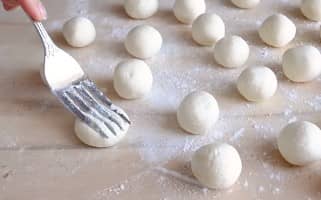 Приготовление ленивых вареников из творога: шаг 6