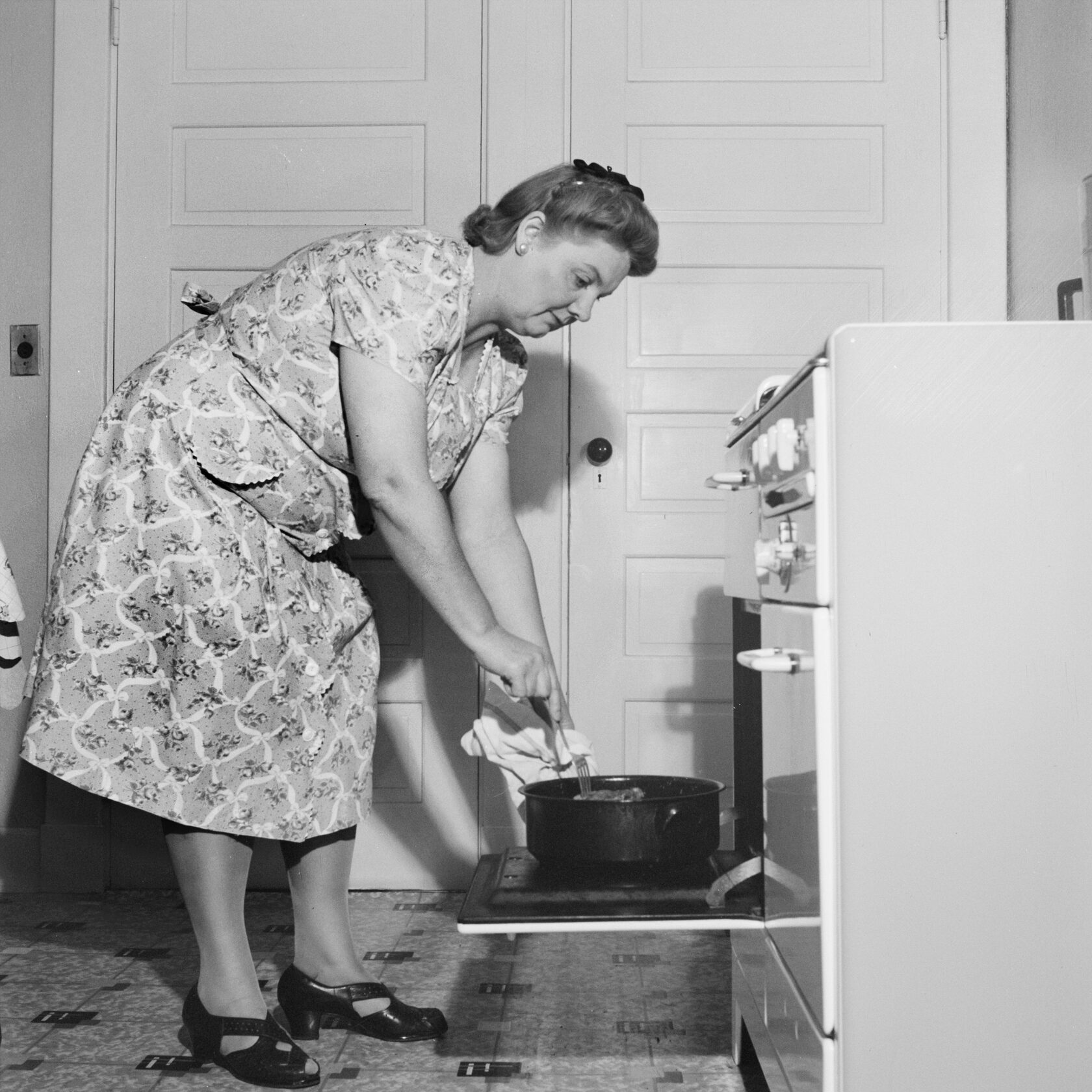 Приготовление еды на кухонной плите