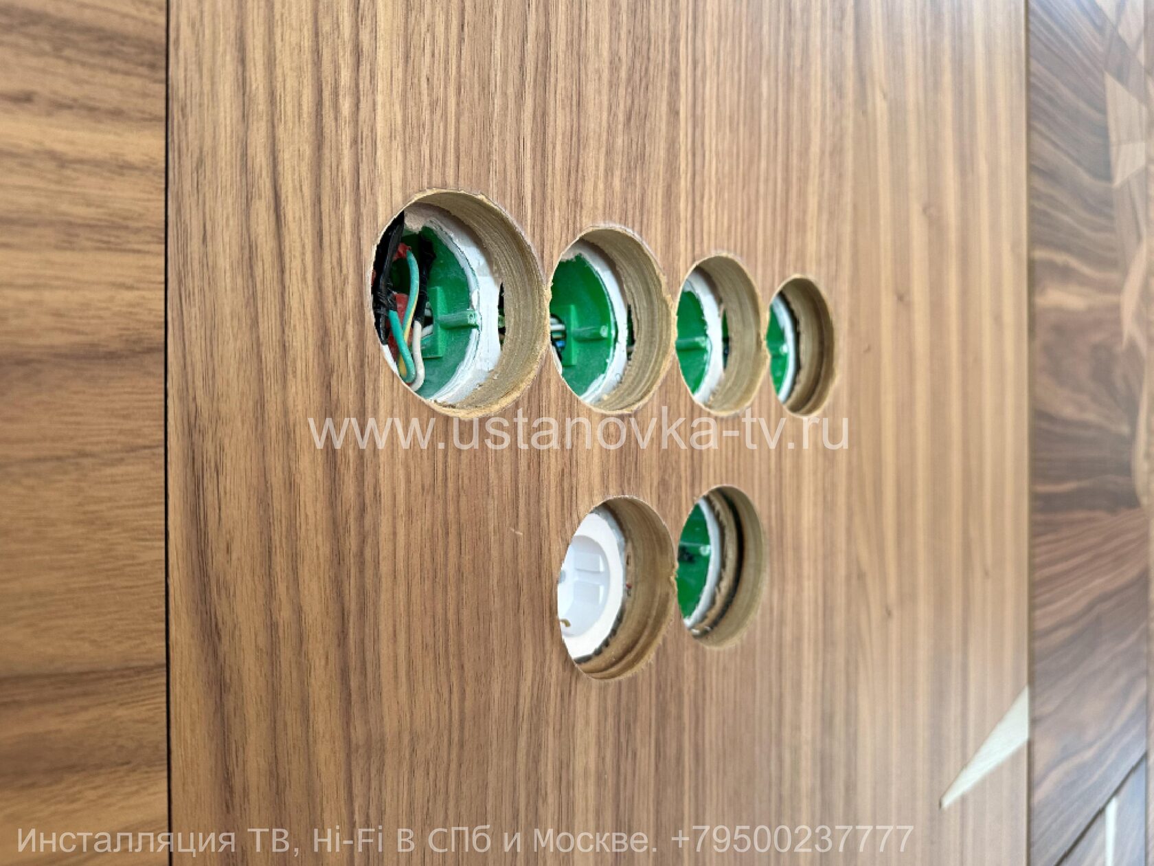 Розетки утопленные в стену