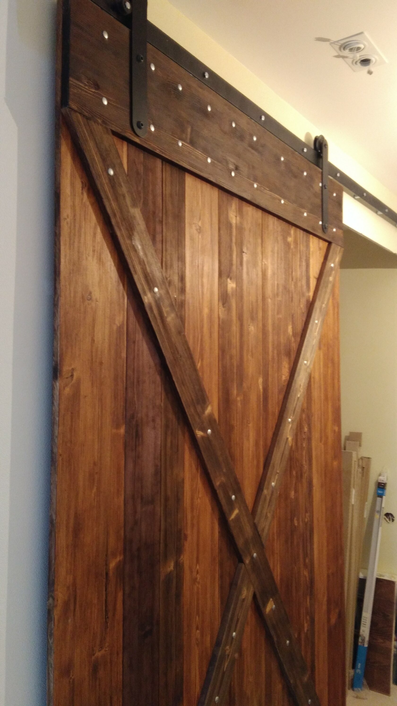 Амбарная дверь из массива сосны