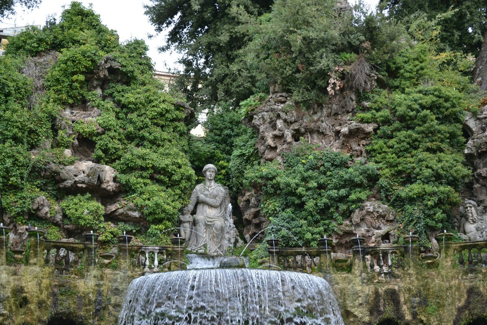 Сивилла Тибуртинская, Овальный фонтан, вилла д`Эсте, Тиволи, Италия