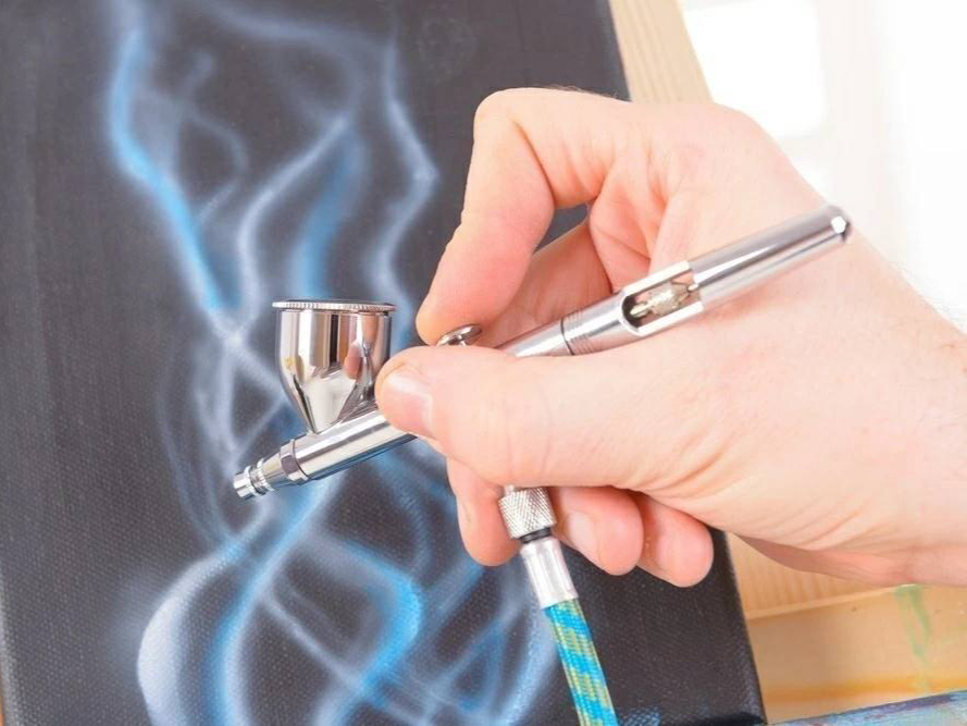 фото нанесения макияжа на лицо девушки 