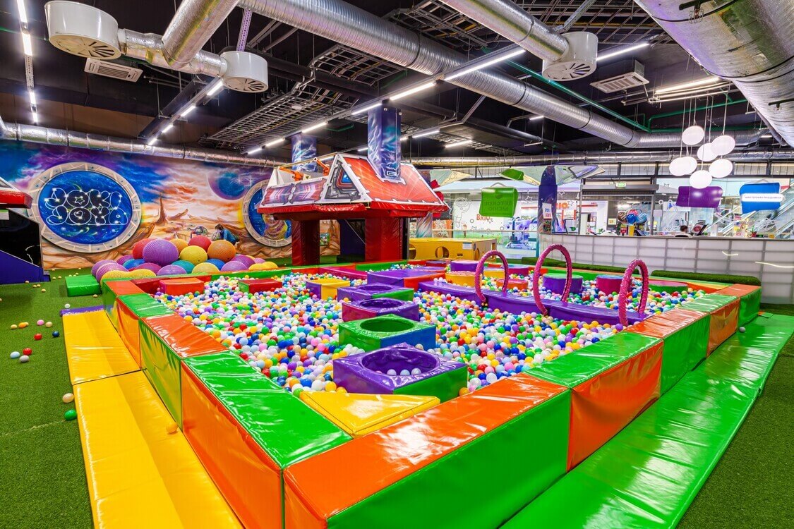 Тц июнь мытищи детский развлекательный центр joki joya. Джоки джой тверь рубин. Тц город косино джоки джой парк. Джеки джой спб жемчужная плаза. Семейный парк joki joya.