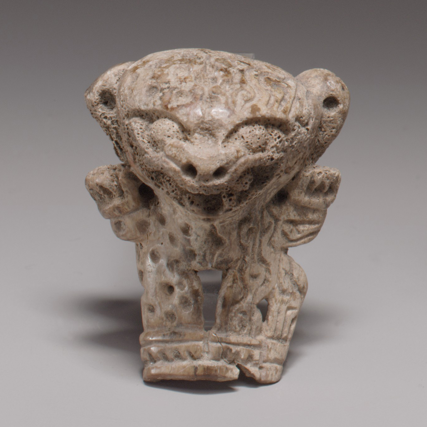 Пятнистая кошка. Кость. 1 в. до н.э. - 4 в. н.э., Ла Толита. The Metropolitan Museum of Art.