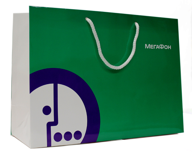 пакет бумажный с ламинацией. брендированные ручки мегафон. пакеты мегафон. пакеты мегафон. бумажные пакеты с выборочным уф лаком.