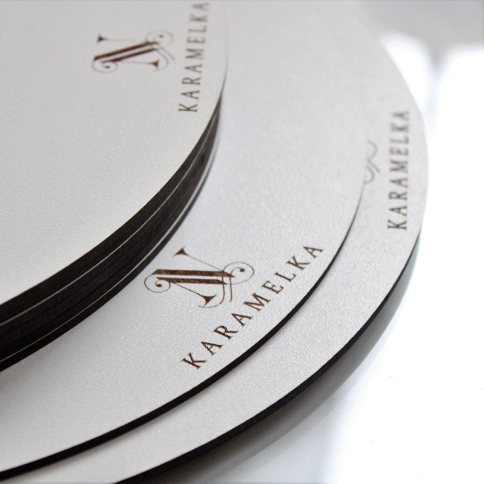 Деревянные подложки с логотипом для тортов