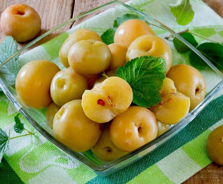 Моченые яблоки в банках