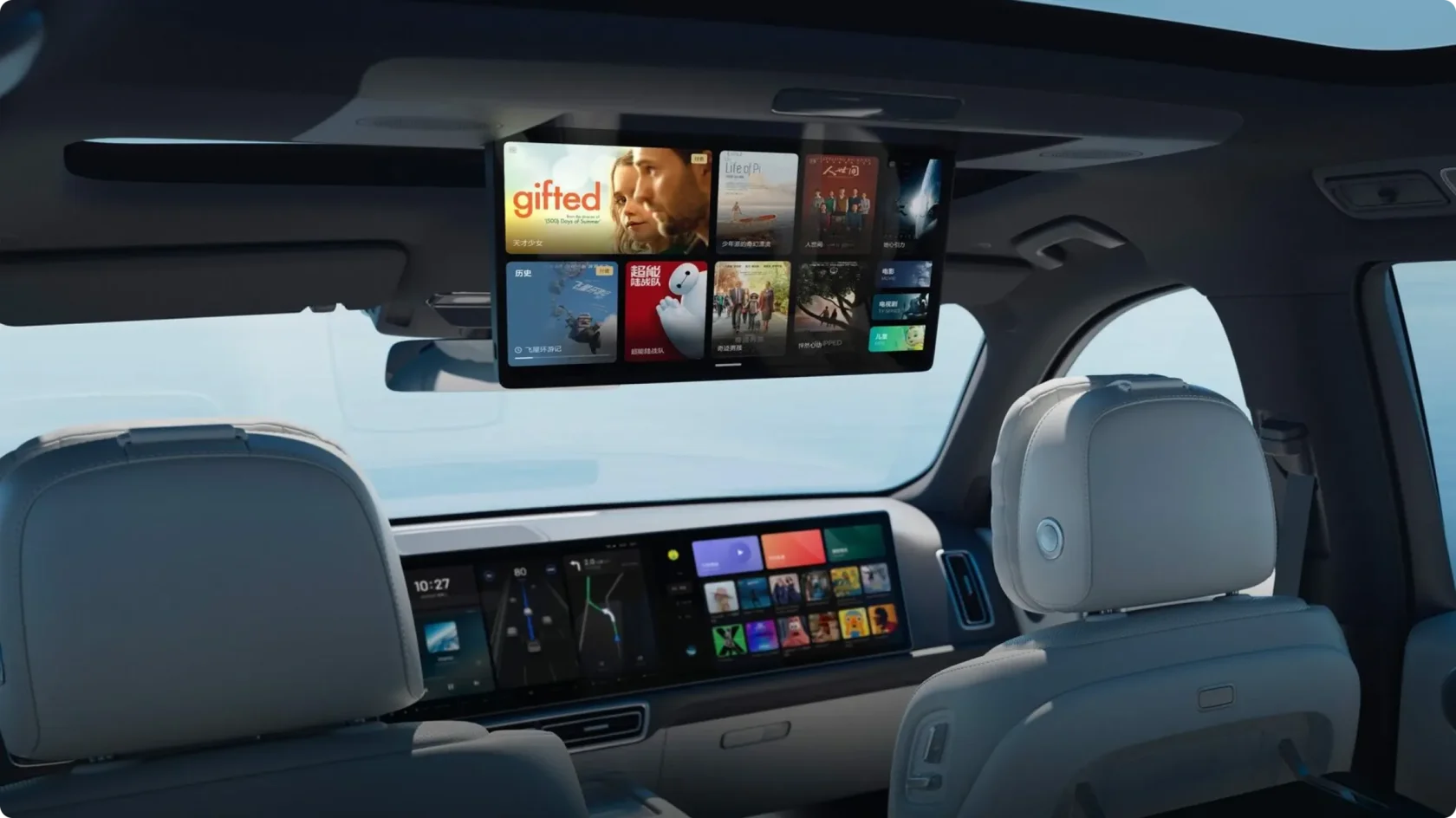 Интерьер Li Auto L9: большой потолочный экран для задних пассажиров и широкий сенсорный дисплей на передней панели, мультимедийная система с навигацией и приложениями.