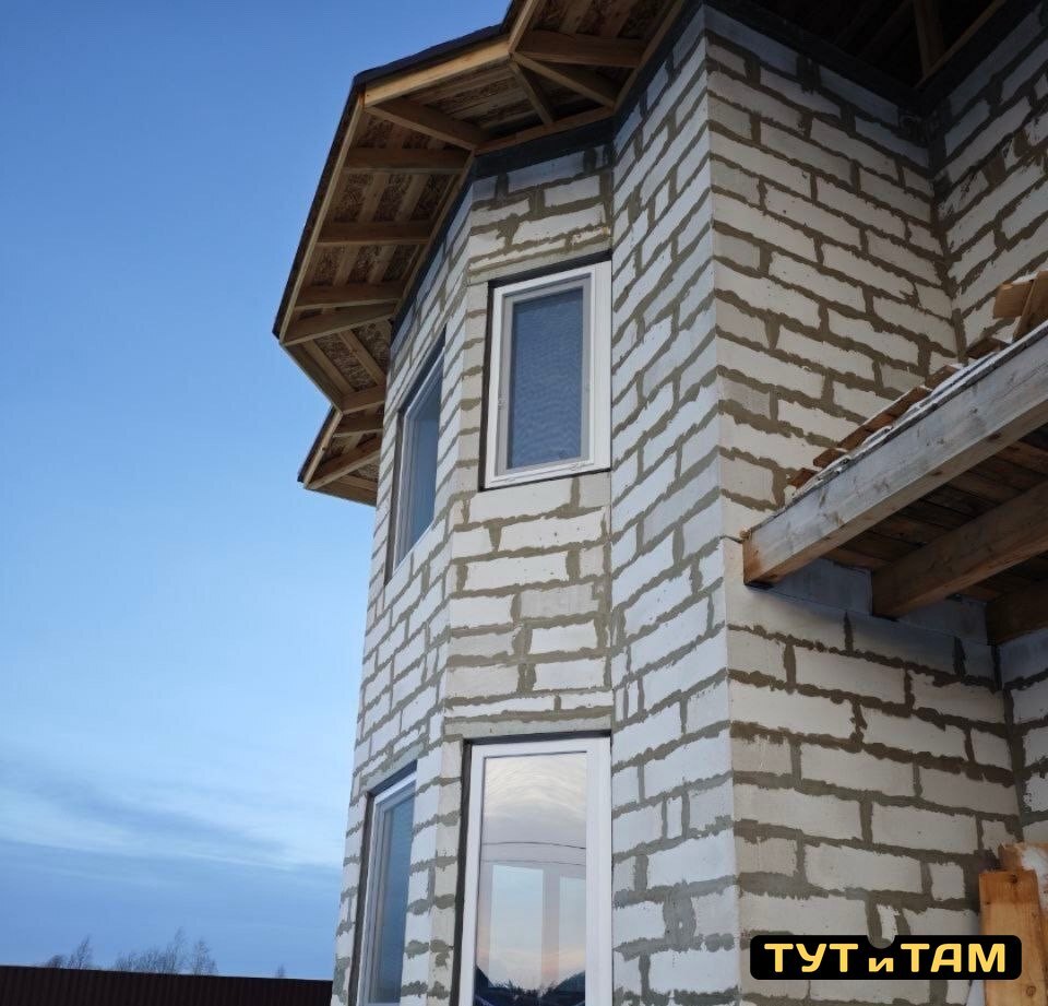 Дом из газобетона с эркером — фото с объекта