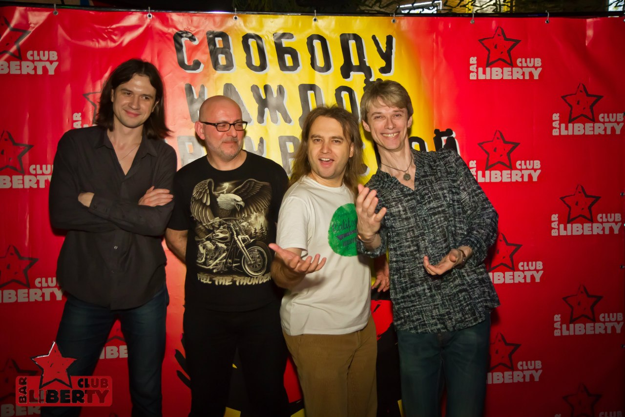 Москва манчестер кавер группа. Группа москва. Группа москва-манчестер. Манчестер оркестра. Группа москва-манчестер.