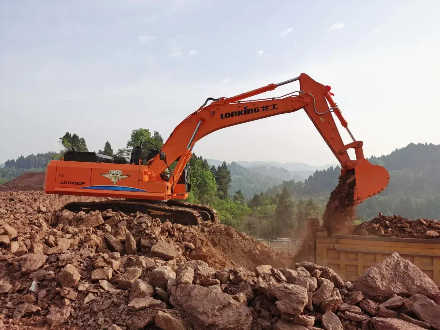 Гусеничный экскаватор LONKING CDM 6490