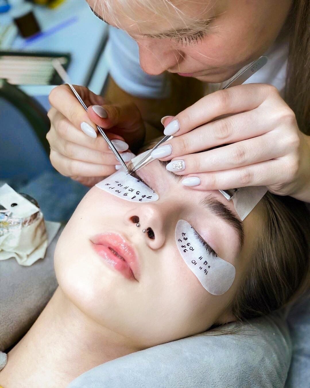 наращивание ресниц в Москве