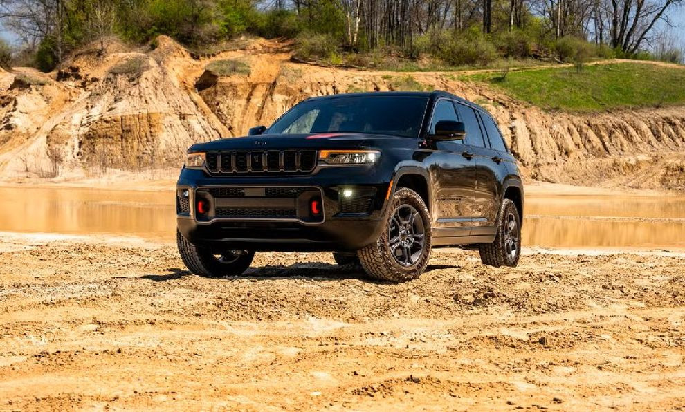 Jeep Cherokee Trailhawk вернулся, и теперь умеет ползать по камням