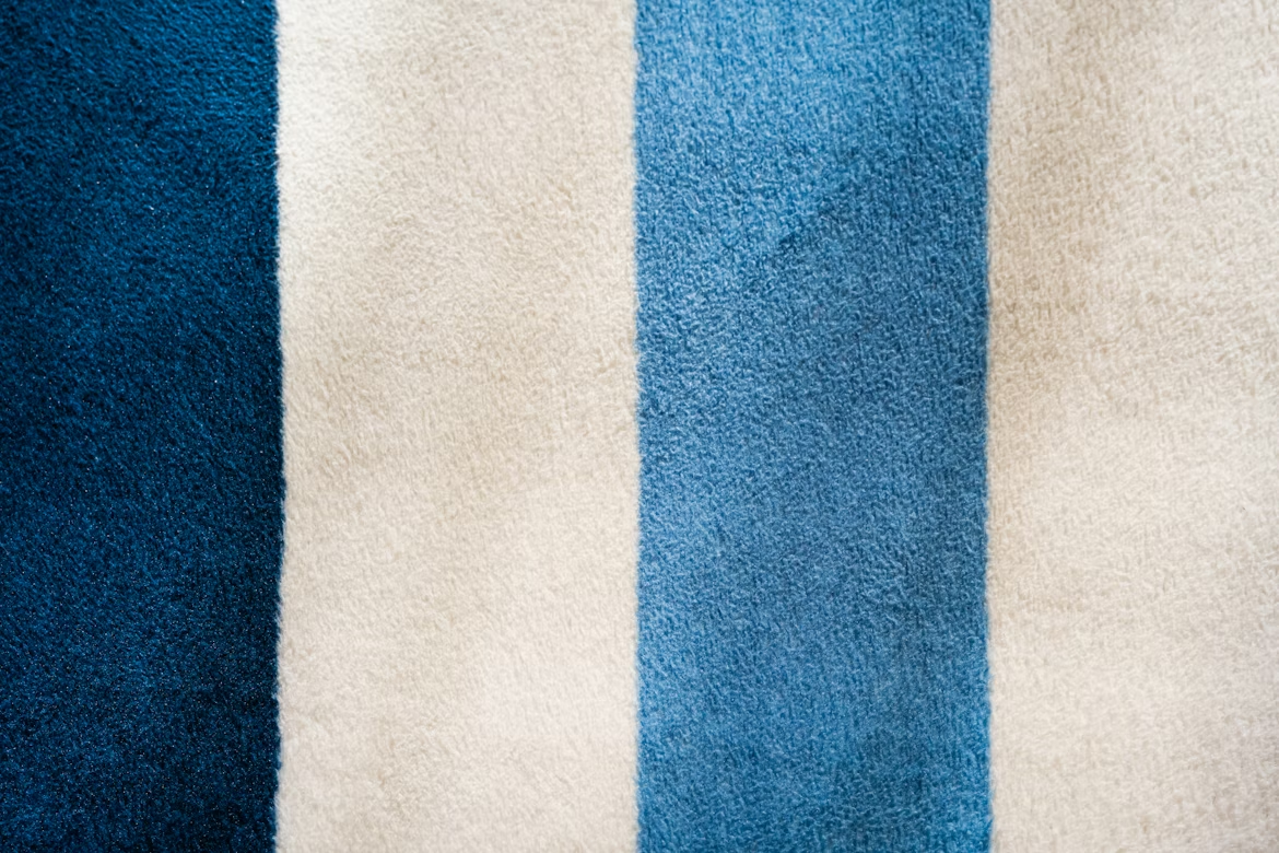 Вязанный плед в полоску