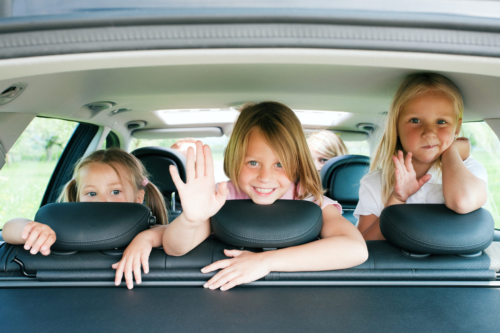 Дети в машине: водители так и не выучили законы (и это плохо)