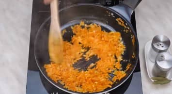 Приготовление горохового супа с копчёными свиными рёбрышками: шаг 9