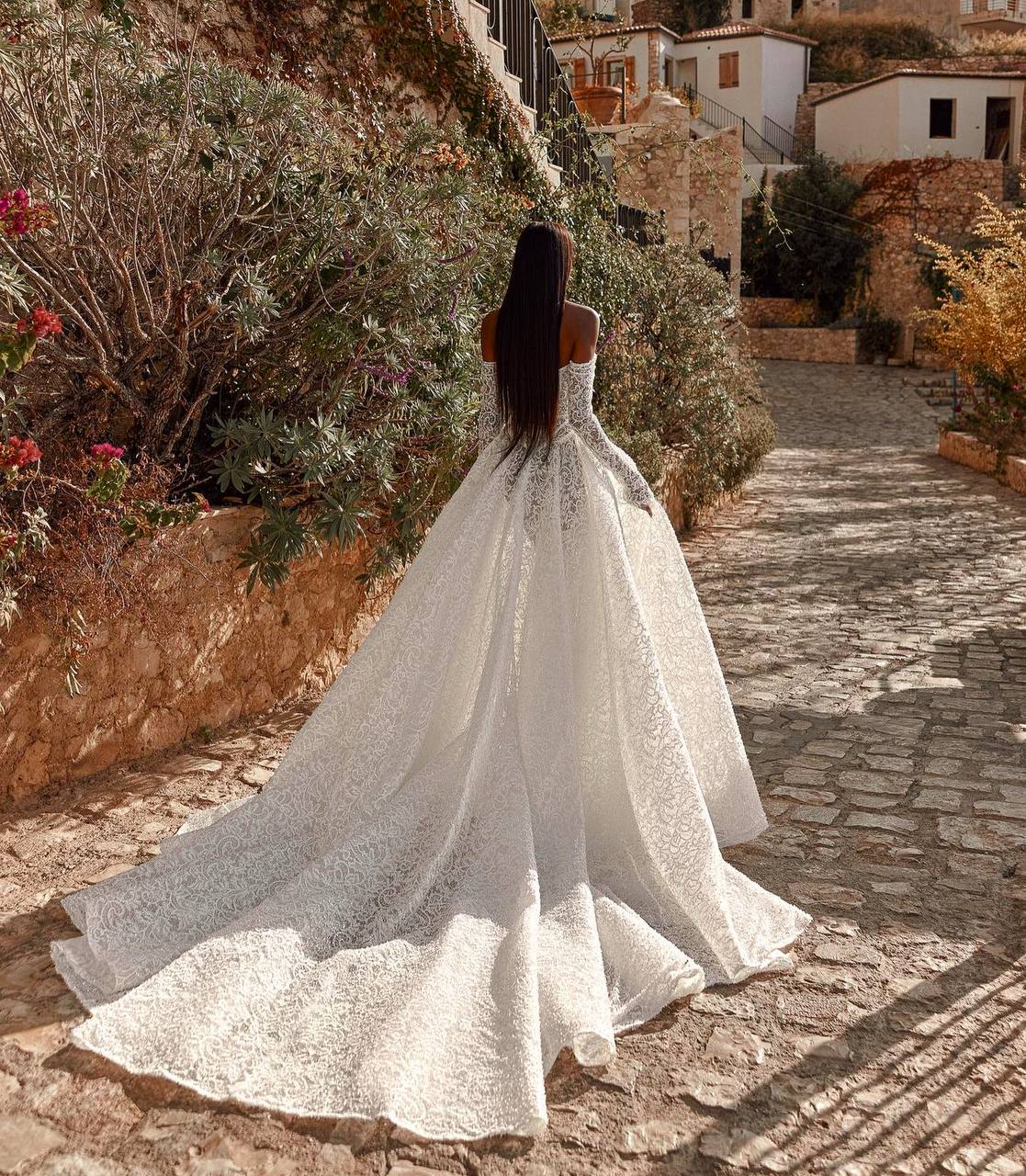 Свадебное платье кружевное со шлейфом