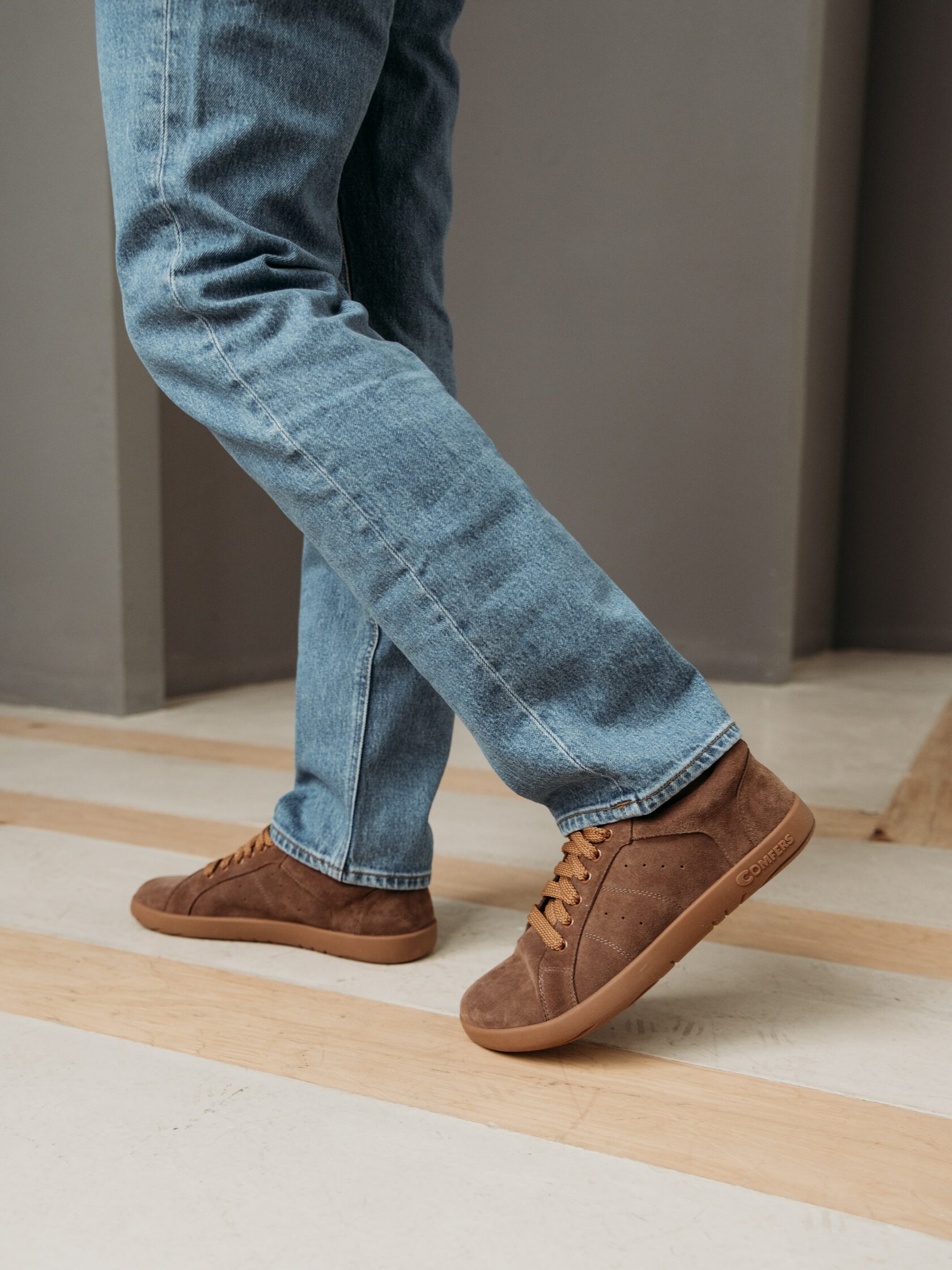 Комферсы - удобная минималистичная обувь с широким носком.