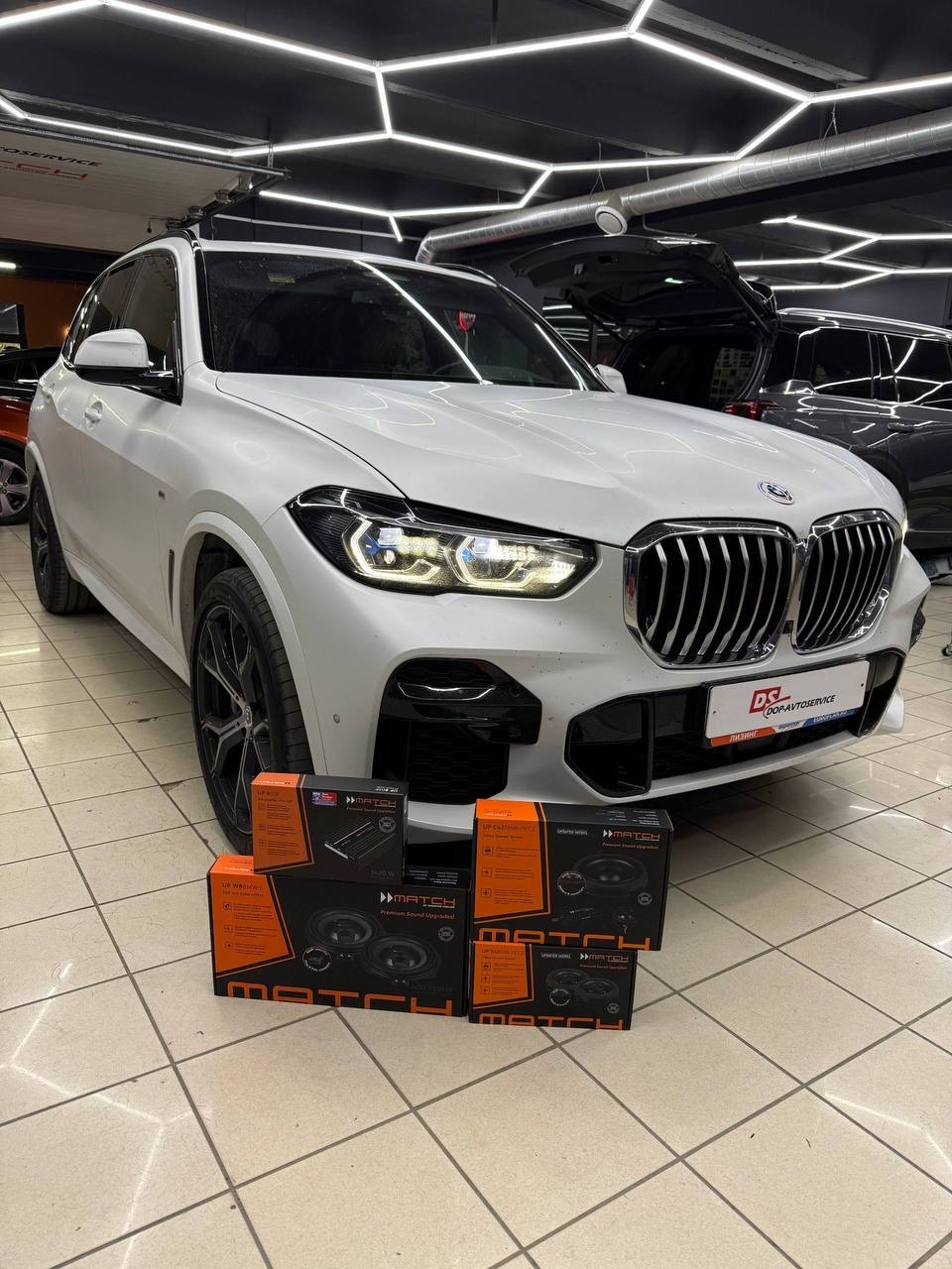 Установка аудиосистемы Match в BMW X5 G05 — усилитель UP8DSP и