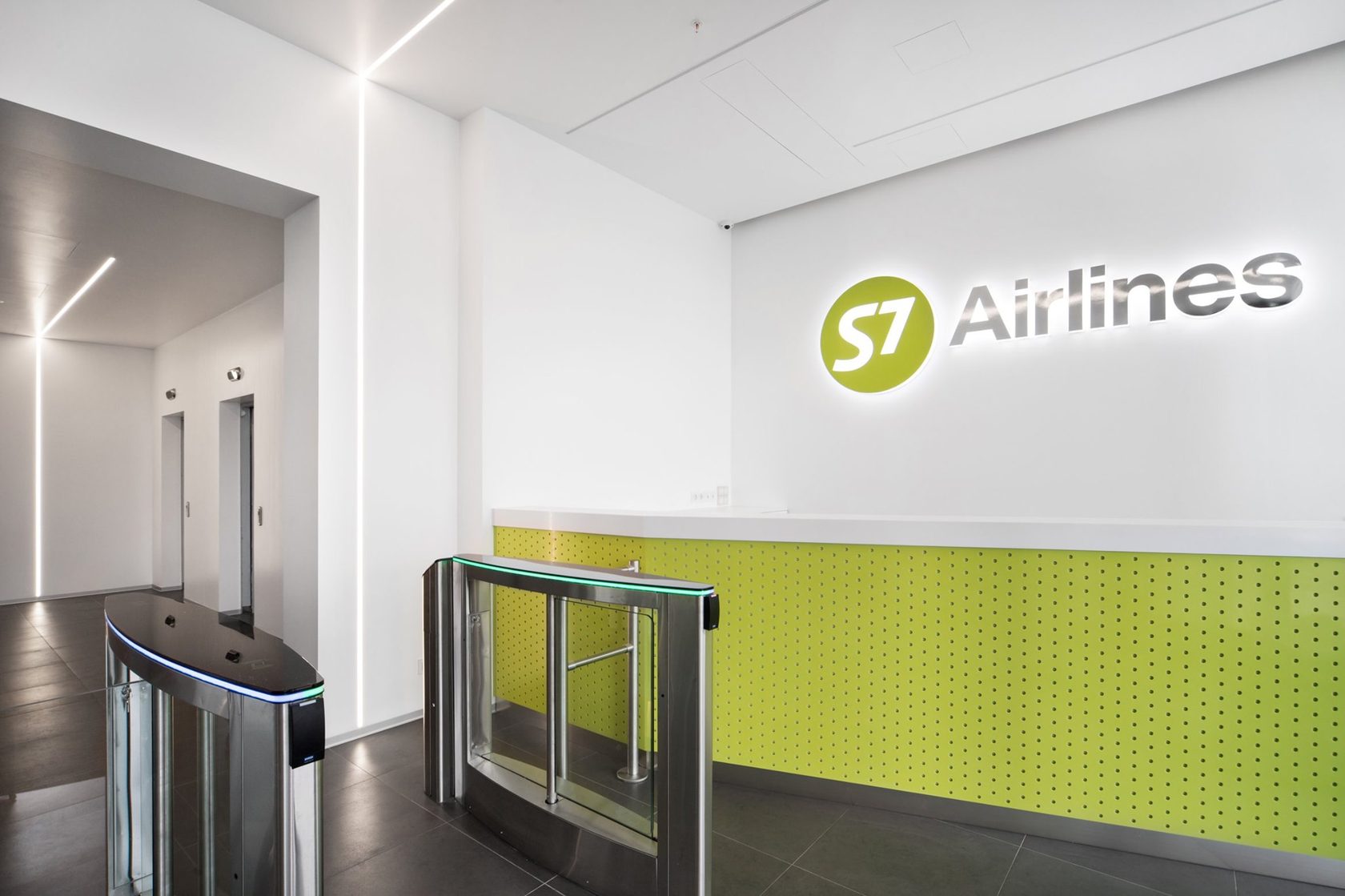 Компания s. S7 Airlines штаб квартира. Офис s7 Петровка. Офис s7 в Новосибирске. S7 Павелецкая офис.