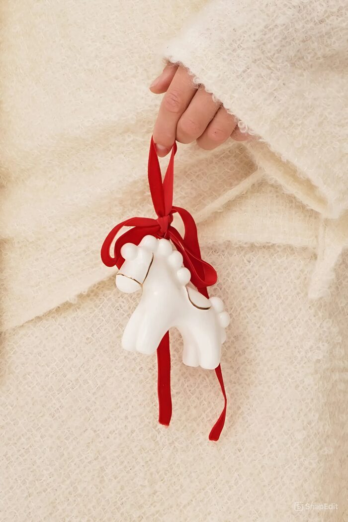 Лыжи, искусство и красивая посуда: что хотят на Новый год авторы телеграм-каналов