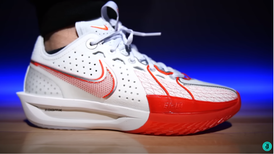 Обзор и описание игровых характеристик баскетбольных кроссовок Nike GT Cut 3 посадка