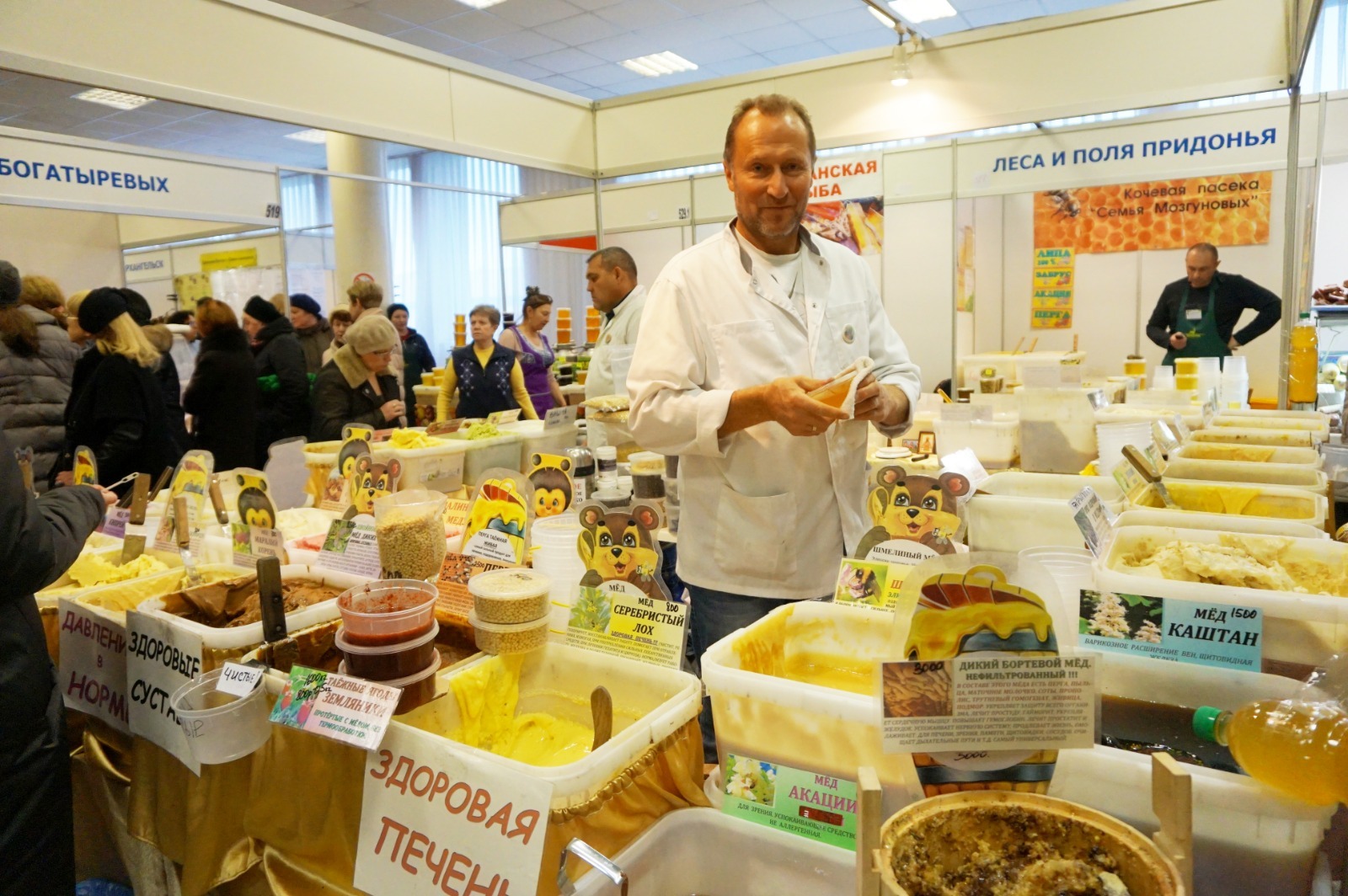 На ярмарке вы найдете вкусный, полезный и главное настоящий Алтайский мед Пасеки Воеводиных.