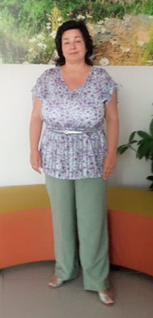 Лятна блуза с цветен принт с лилаво в комбинация с панталон в зелено