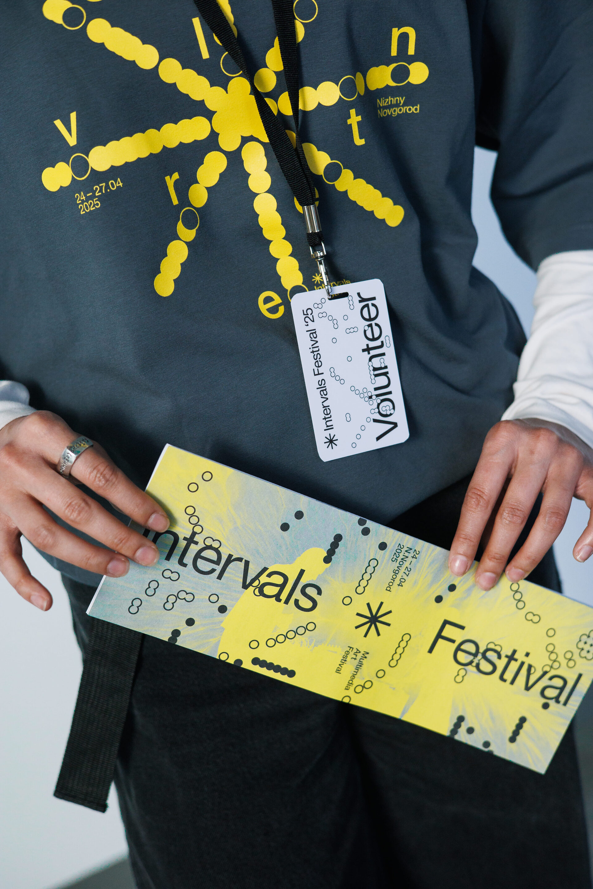Intervals Festival — бейдж волонтёра