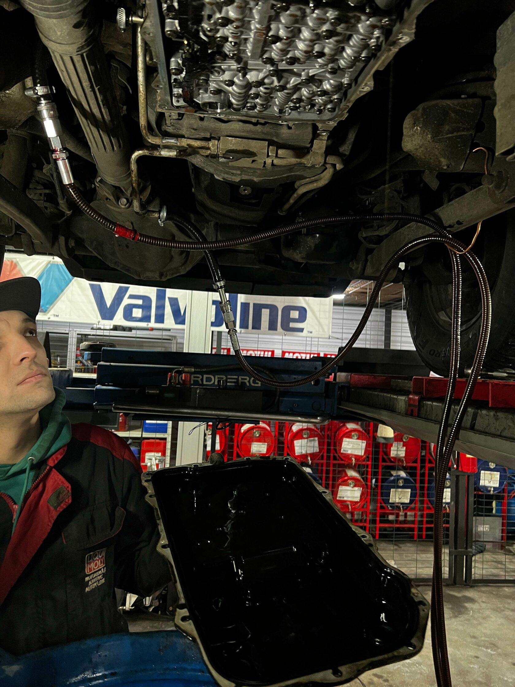 Демонтаж поддона и фильтра АКПП Jeep