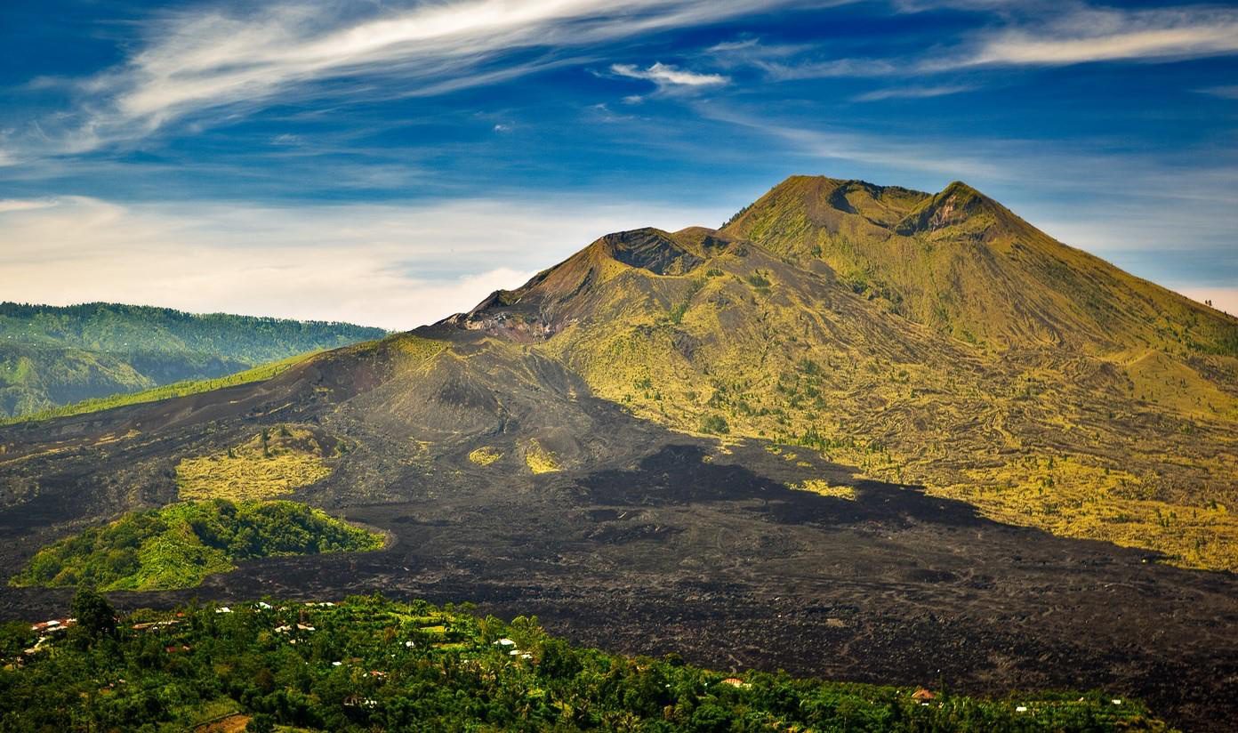 Батур бали. Вулкан Батур на Бали. Гора Батур на Бали. Вулкан Гунунг. Gunung Batur Бали.