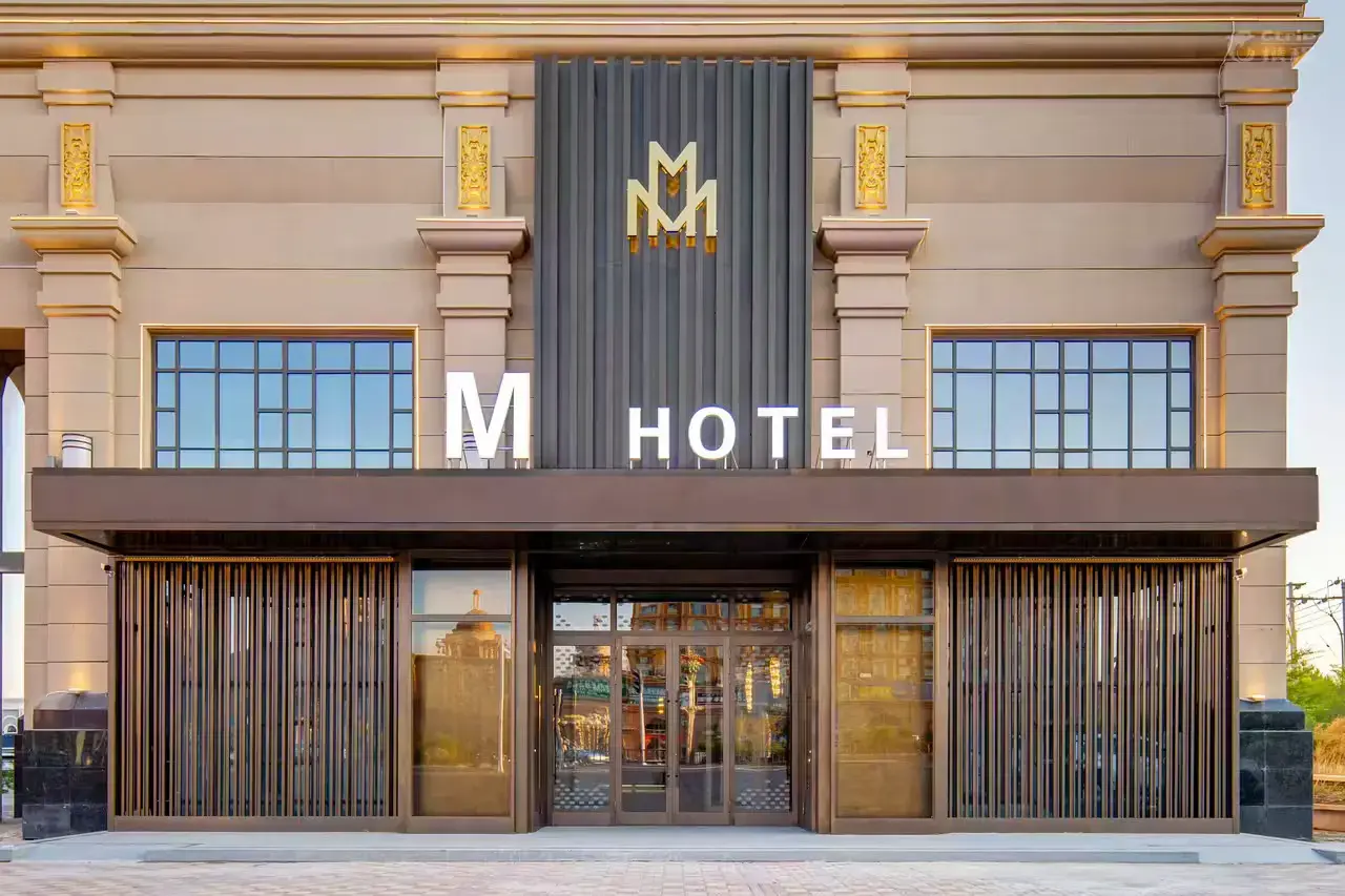 Вход M-Hotel в Маньчжурии