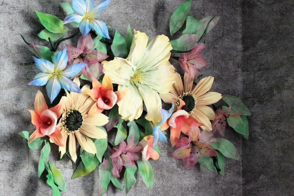 Цветочная композиция, декор на стену, цветы из ткани и фоамирана