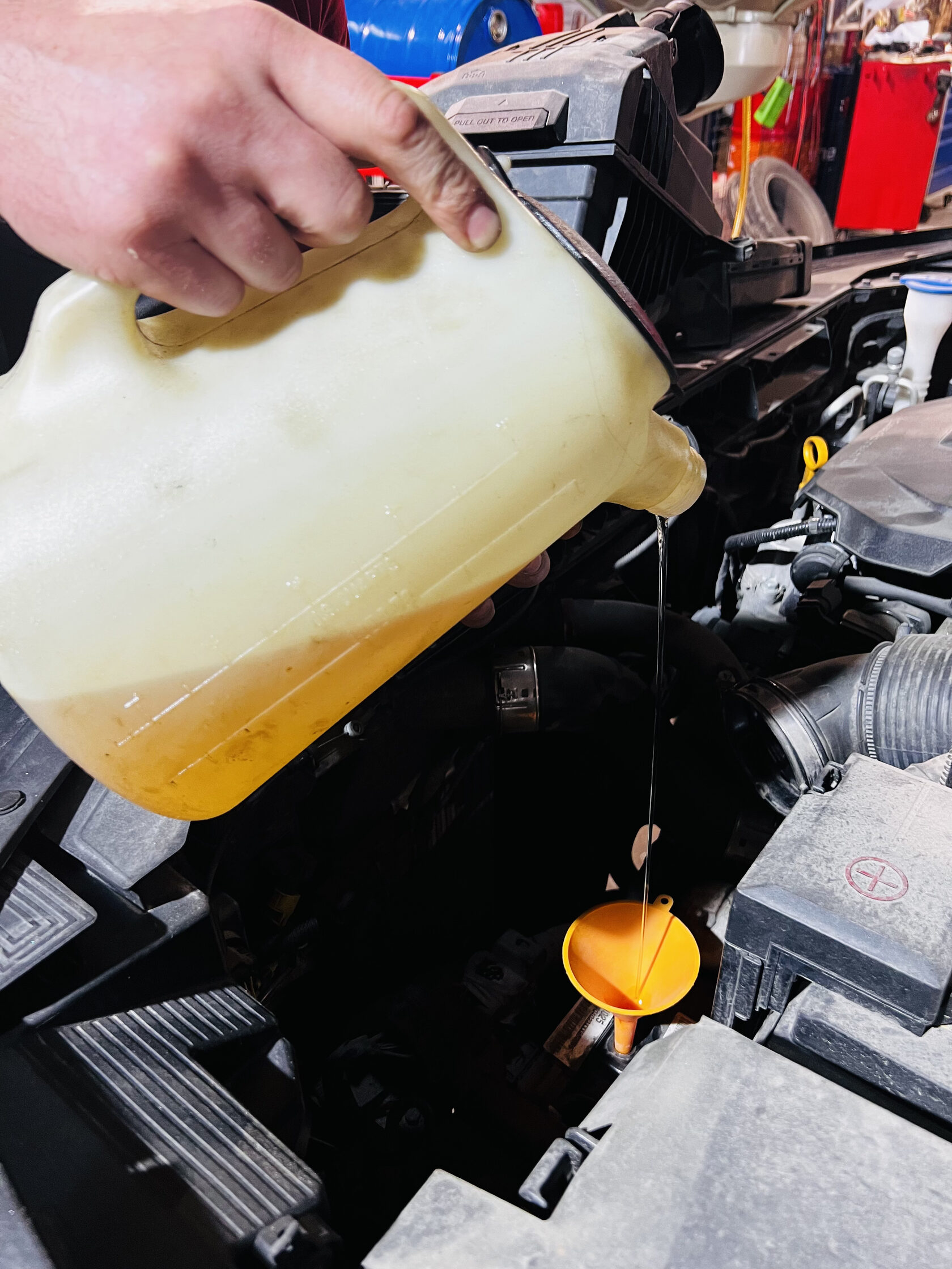 Заправка гидравлики Залив масла Motul DCTF в Kia Sorento