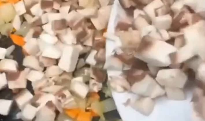 Приготовление супа-пюре из шампиньонов со сливками: шаг 3