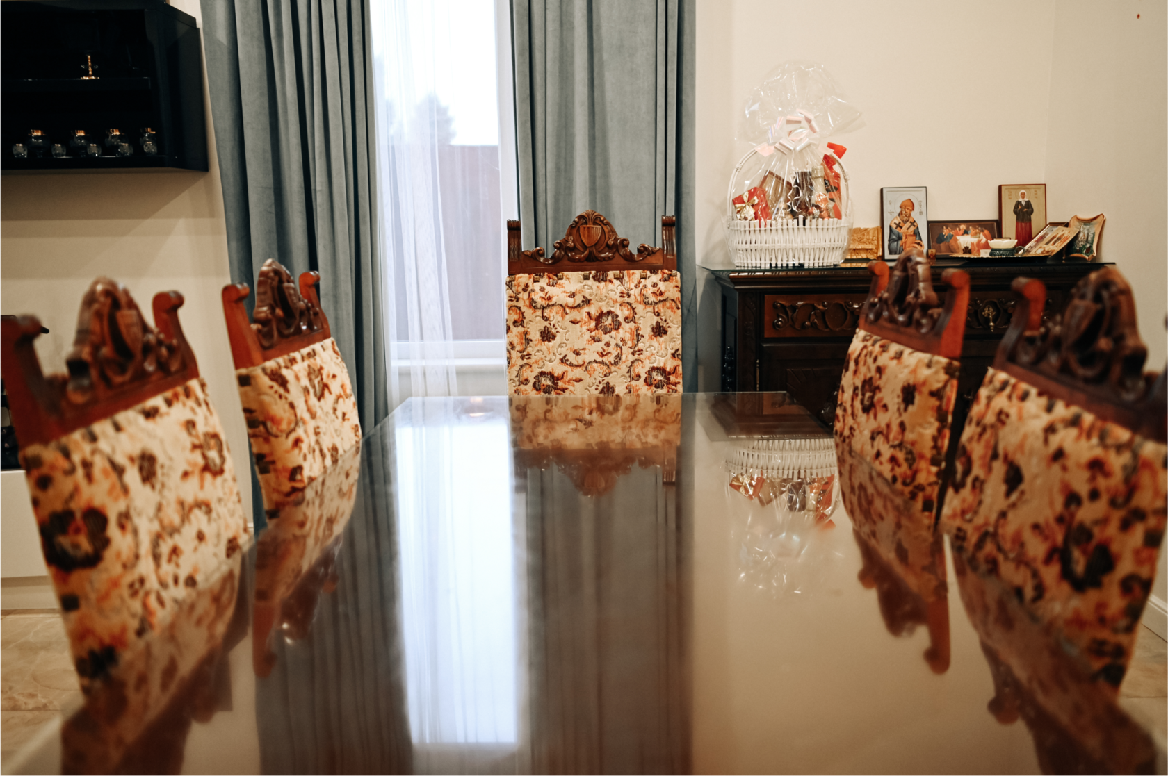 Антик холл домодедово. Антик холл. Холл. Антик холл. Антик холл.