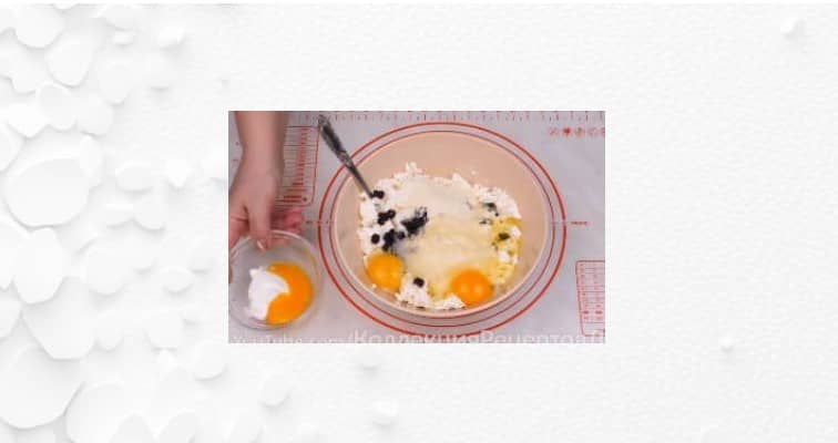 Приготовление сырников из творога с манкой в духовке: шаг 6