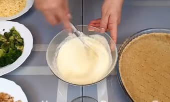 Приготовление пирога киш с лососем и брокколи: шаг 14