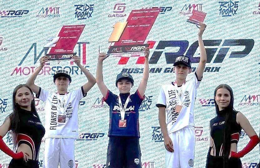 Гонщики «Flower of Life Racing Team» на подиуме в Кемерово