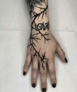 Татуировка Роза с шипами - векторное изображение клипарта