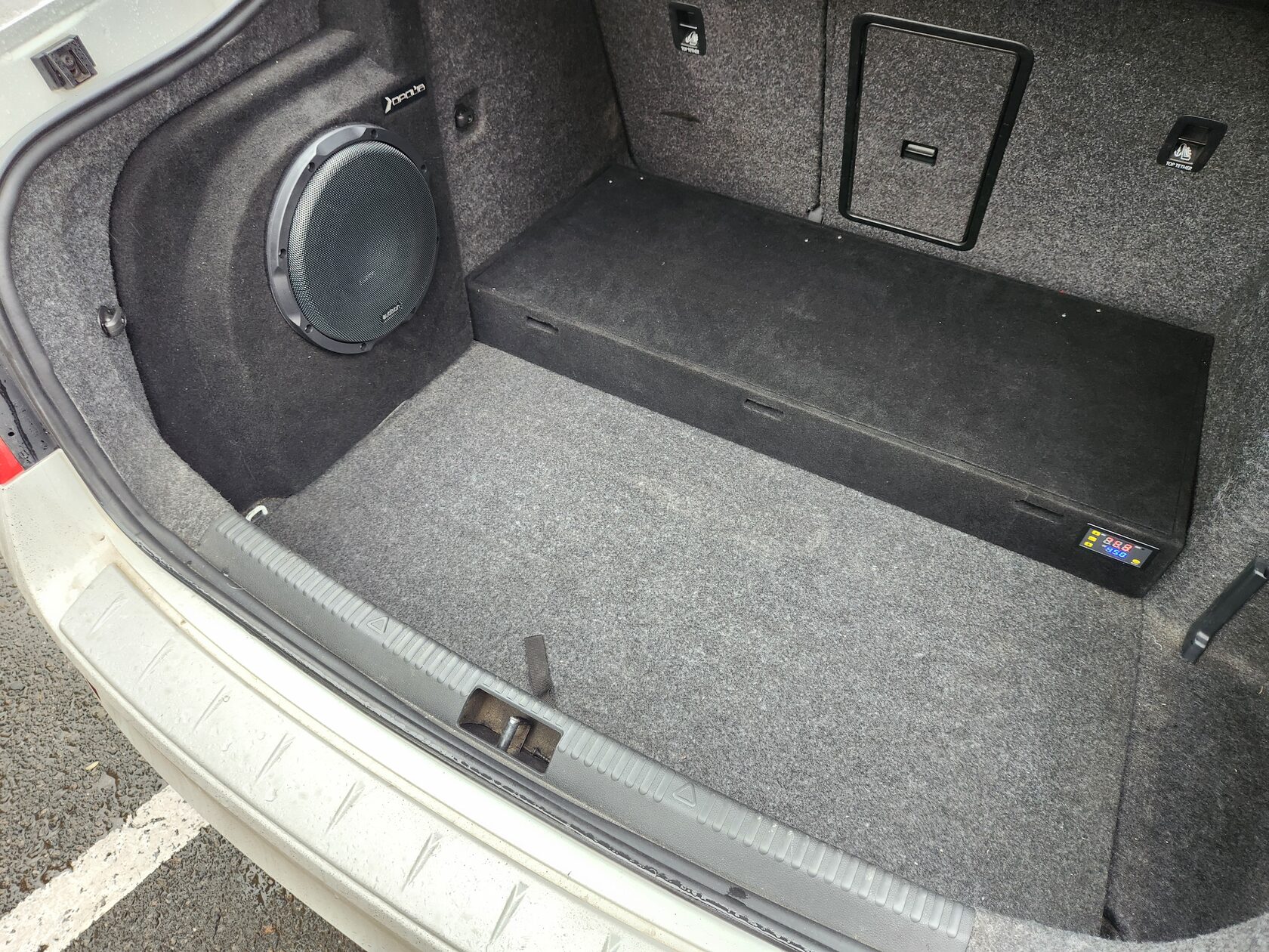 установка сабвуфера Skoda Octavia A7