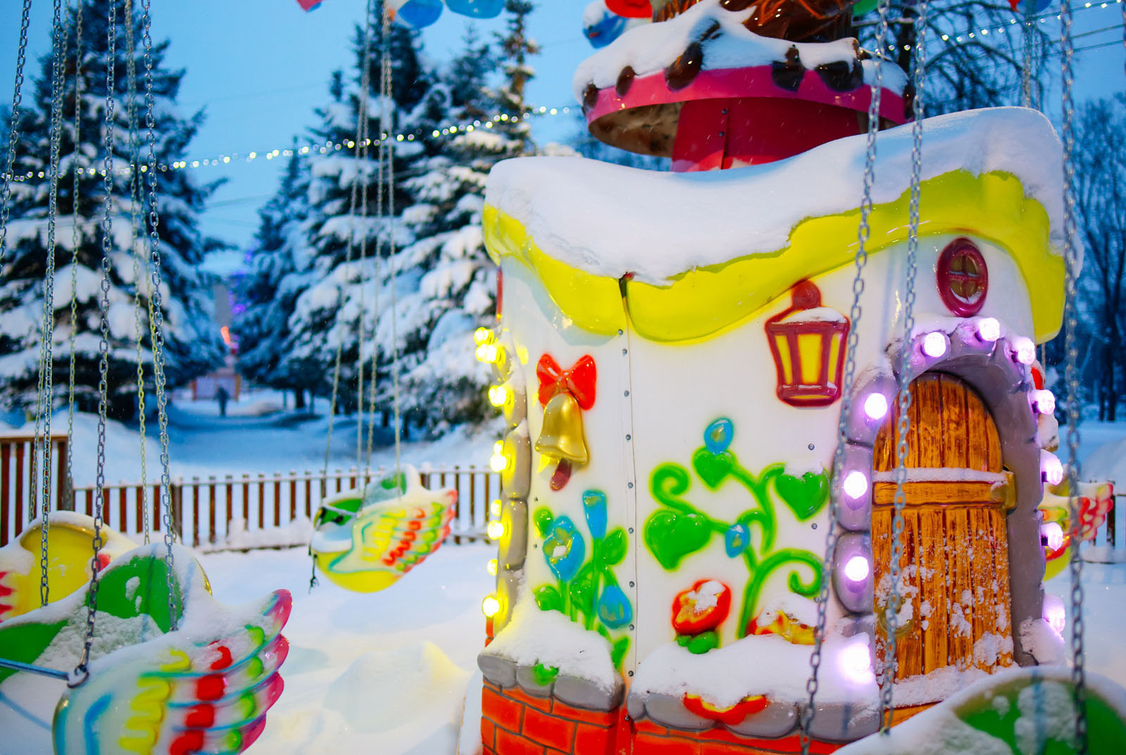 Доррис парк в Чебоксарах зима Новогодняя. Снеговик Чебоксары 2022. Чудесный город детский парк Чебоксары картинки. Х парк Чебоксары мебель фото зимой. Х парк чебоксары